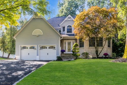 4 Erin Ct, Bridgewater, NJ, 08807-5518 | Card Image