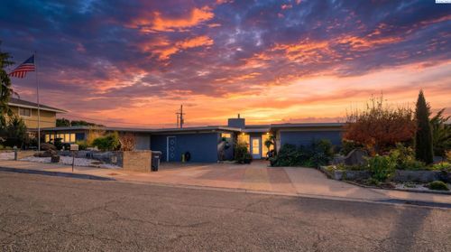 821 Skyline Dr, Sunnyside, WA, 98944-1843 | Card Image