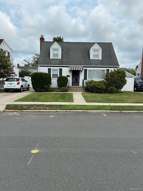 25 S Elm Street, Oyster Bay, NY, 11801 | Card Image
