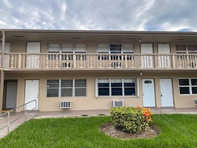 24 - 24 Kingswood B, Condo with 1 bedrooms, 1 bathrooms and null parking in West Palm Beach FL | Image 1