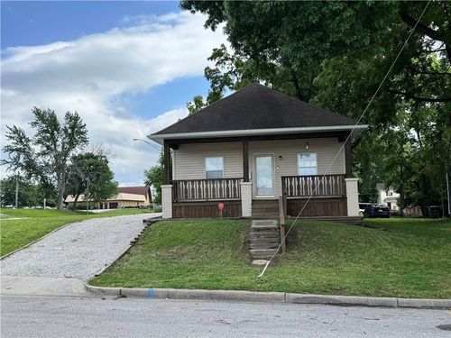 143 E Short Ave, Independence, MO, 64050-3957 | Card Image