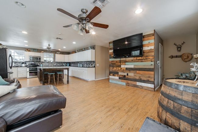 1990 Jim Harry Loop, Home with 5 bedrooms, 6 bathrooms and null parking in Sunset TX | Image 30