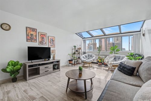 apt-904-500 University Ave, Honolulu, HI, 96826-4919 | Card Image