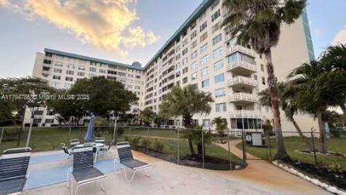 apt-214-4330 Hillcrest Dr, Hollywood, FL, 33021-7934 | Card Image
