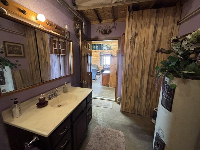 shop bathromm.jpg | Image 27