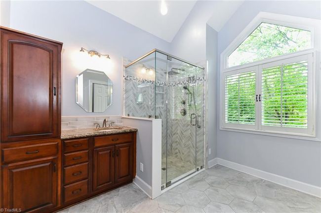 Each vanity has lots of storage with vanity towers | Image 17