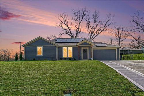 3517 N College Ave, Kansas City, MO, 64117-2632 | Card Image