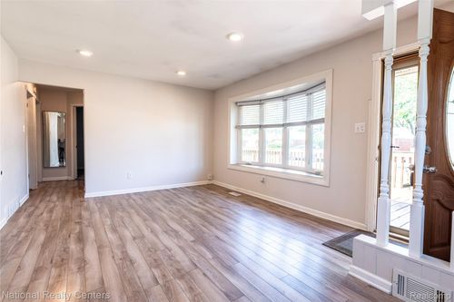 18630 Woodbine, Fraser, MI, 48026-2185 | Card Image