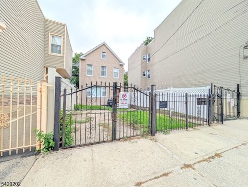 203 Lake St, Newark, NJ, 07104-1145 | Card Image