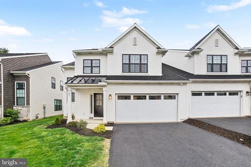 105 Village Dr, MILLERSVILLE, PA, 17551-1947 | Card Image
