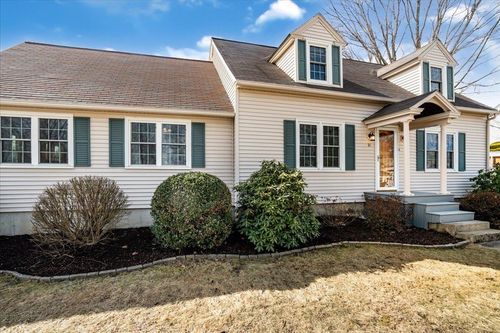 31 School St, Allenstown, NH, 03275-1945 | Card Image