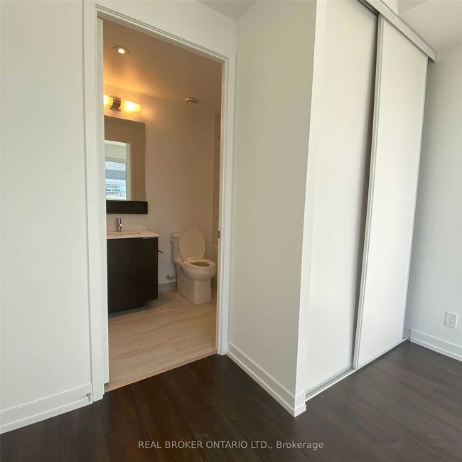 1105 - 5 Buttermill Ave, Condo with 2 bedrooms, 2 bathrooms and null parking in Vaughan ON | Image 9