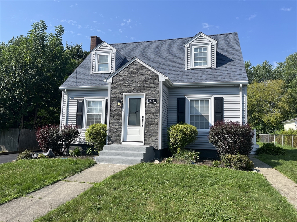 Hooper St, Tiverton, RI 02878