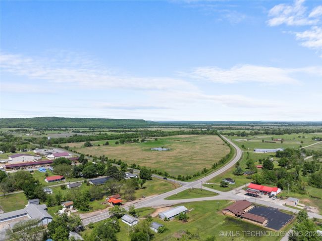 311 N 1 St St, House other with 3 bedrooms, 2 bathrooms and null parking in Porum OK | Image 36