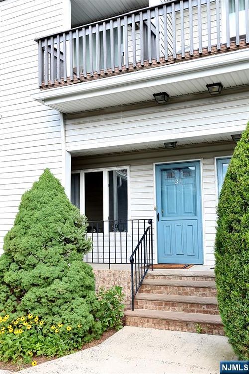 31 Willow Wood Sq, East Rutherford, NJ, 07073-1226 | Card Image