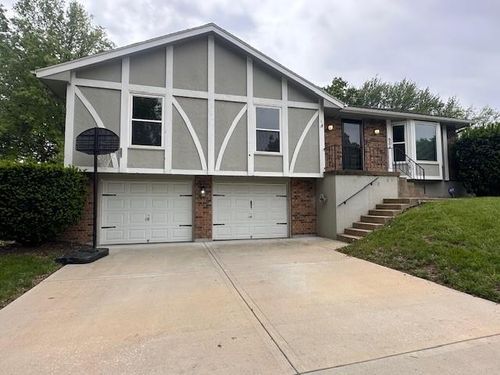 504 Stonewall Dr, Blue Springs, MO, 64014-1761 | Card Image