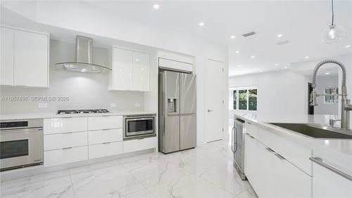 711-711 Sunset Rd, Coral Gables, FL, 33143-6266 | Card Image