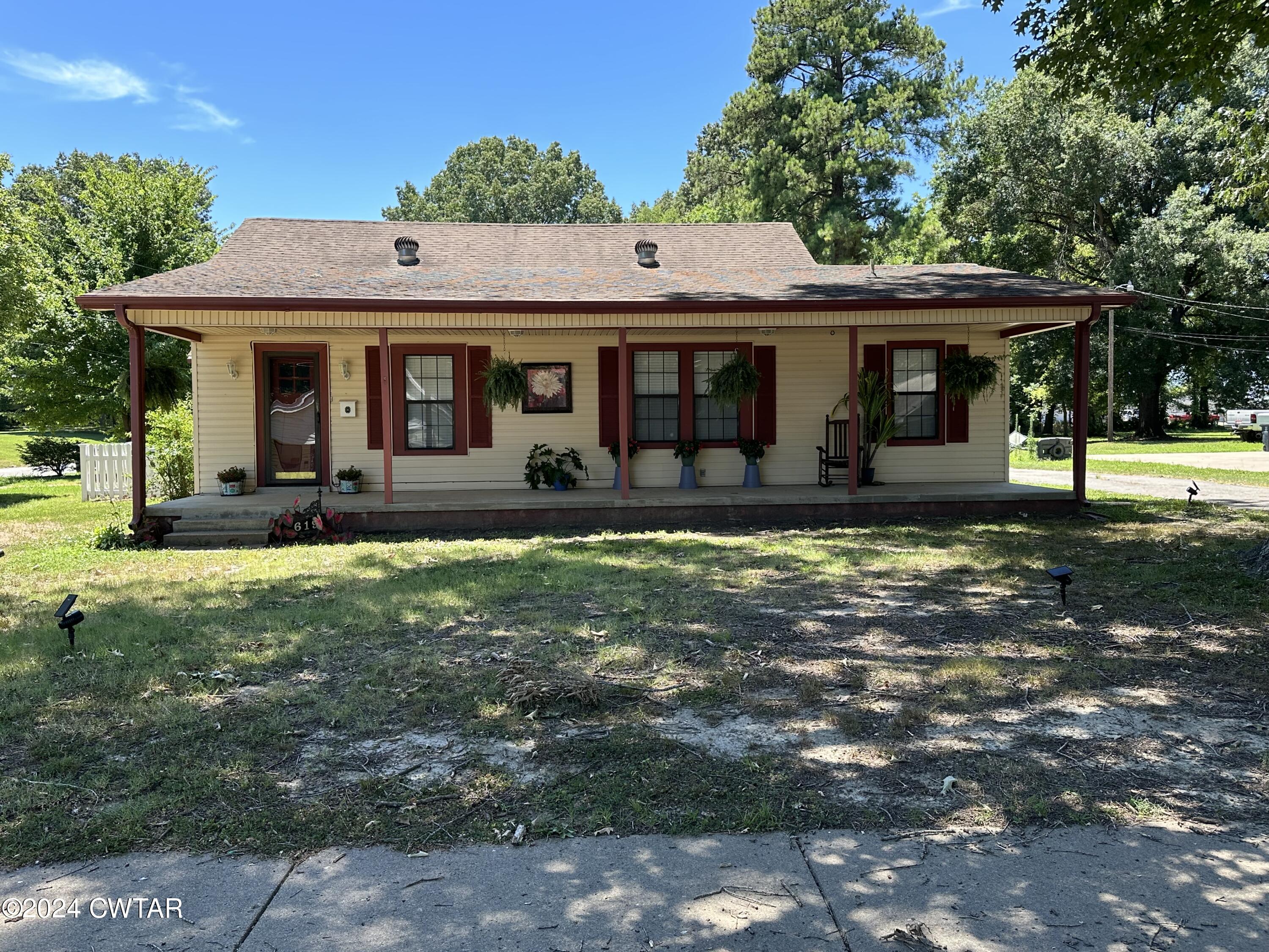 Main St, Halls, TN 38040