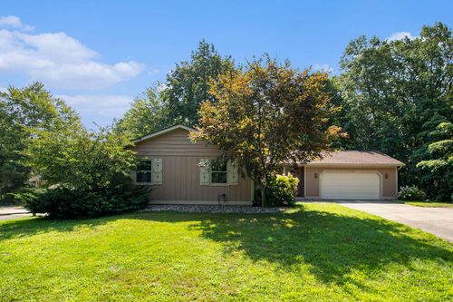 15576 Ryan Dr, Holland, MI, 49424-5512 | Card Image