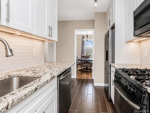 5j3-250 Garth Rd, Eastchester, NY, 10583 | Card Image