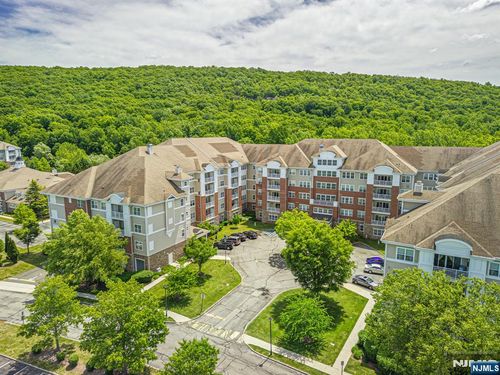 8421 Warrens Way, Wanaque, NJ, 07465-1612 | Card Image