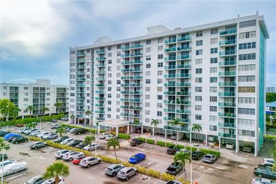 704 - 2841 Ne 163rd St, Condo with 1 bedrooms, 1 bathrooms and null parking in North Miami Beach FL | Image 1