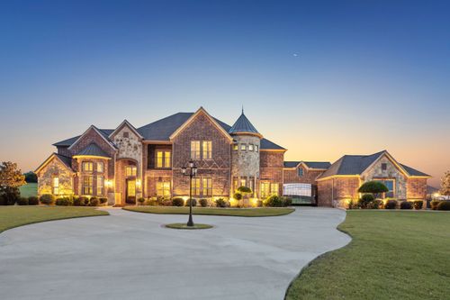 211 Tanner Creek Cir, Sunnyvale, TX, 75182-9109 | Card Image