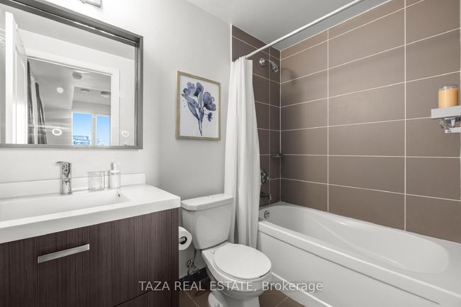 1231 - 560 Front St W, Condo with 3 bedrooms, 2 bathrooms and 1 parking in Toronto ON | Image 20
