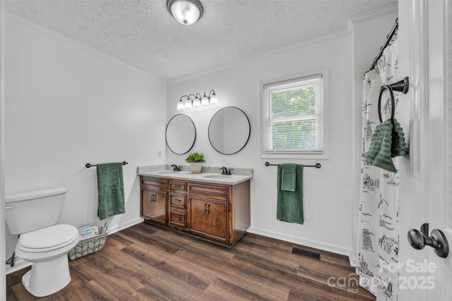 Primary bath | Image 23