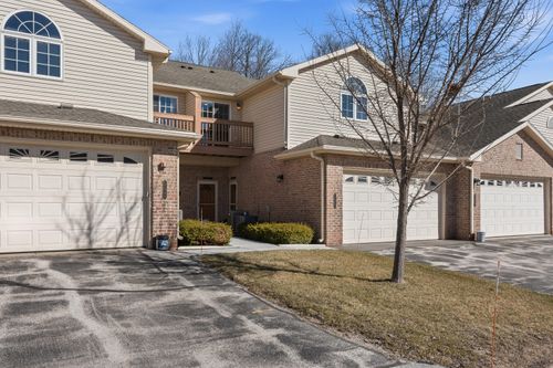17940 W Jacobs Ridge Ct, New Berlin, WI, 53146-1870 | Card Image