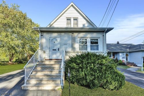 660 Leone St, Woodbridge, NJ, 07095-3825 | Card Image