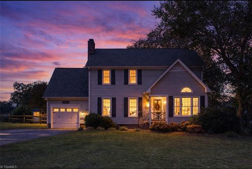 3819 Oak Forest Dr, High Point, NC, 27265-9134 | Card Image