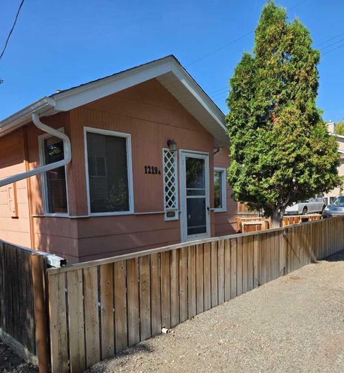 1221 (1219A) 4 Ave S, Lethbridge, AB, T1J0P9 | Card Image