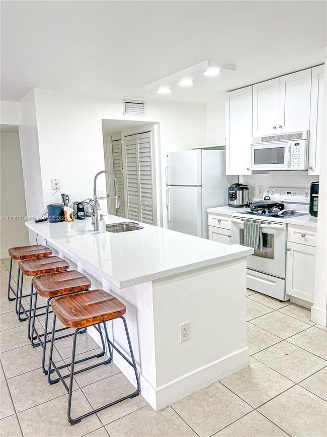 APT-203 - 10521 Sw 157 Th Pl, Condo with 1 bedrooms, 1 bathrooms and null parking in Miami FL | Image 4