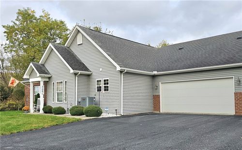 309 Kittery Ridge Dr, New Castle, PA, 16101-7207 | Card Image