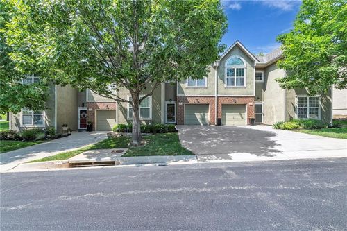 15828 W 61st St, Shawnee, KS, 66217-9685 | Card Image