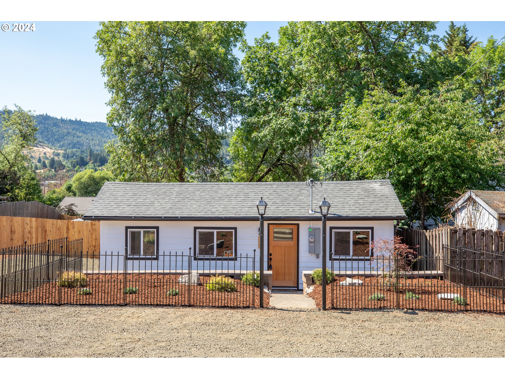 Malheur Ave, Roseburg, OR 97470