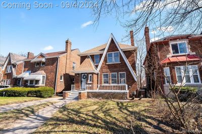 18010 Pennington Drive, Home with 3 bedrooms, 2 bathrooms and null parking in Detroit MI | Image 2