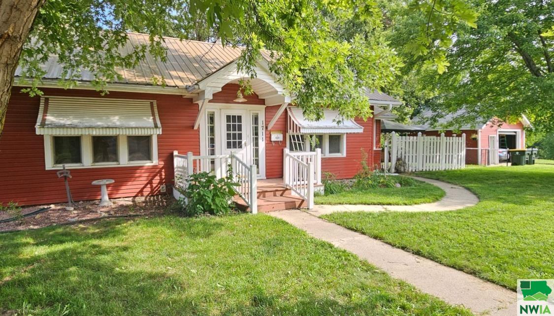 Palmer Ave, Sioux City, IA 51103