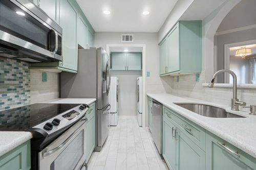 apt-263-16301 Ledgemont Ln, Addison, TX, 75001-6215 | Card Image