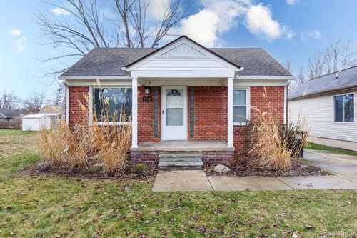 9712 Cherokee St, Taylor, MI, 48180-3195 | Card Image