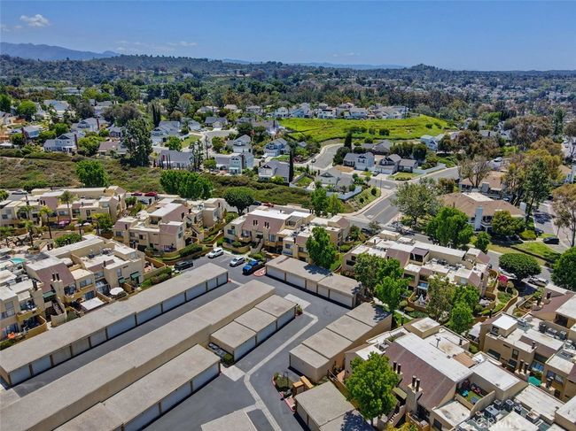 7 - 25712 Le Parc, Condo with 2 bedrooms, 2 bathrooms and 2 parking in Lake Forest CA | Image 38