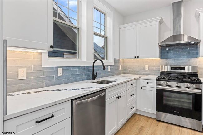 UPSTAIRS - 23 N Vassar Square, Condo with 3 bedrooms, 2 bathrooms and null parking in Ventnor NJ | Image 6