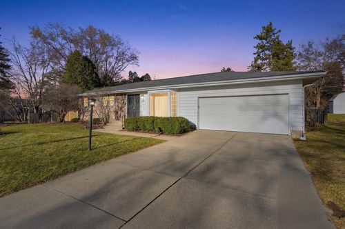 414 Woodview Drive, Sun Prairie, WI, 53590 | Card Image