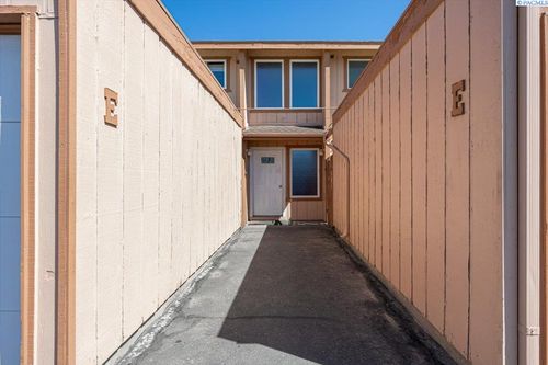 e103-3121 W Hood Ave, Kennewick, WA, 99336 | Card Image