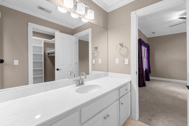 bedroom 4 vanity | Image 46