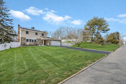 132 Midwood Ave, Nesconset, NY, 11767-2004 | Card Image