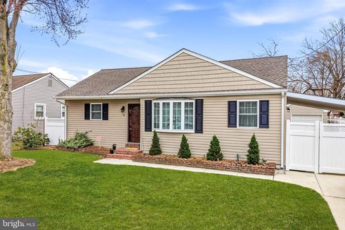 6 Woodbine Ave, MAPLE SHADE, NJ, 08052-3320 | Card Image