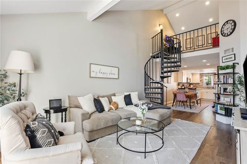 unit-586-18108 Erik Ct, Canyon Country, CA, 91387-4950 | Card Image