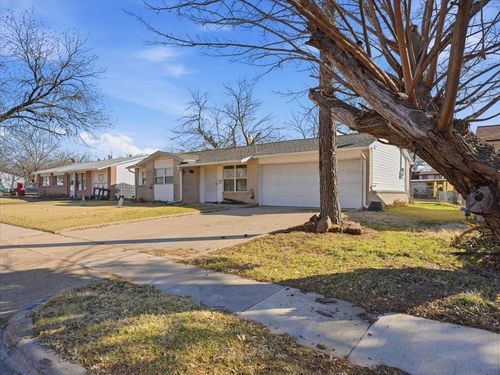 1012 Glynn Oaks Dr, Arlington, TX, 76010-5820 | Card Image